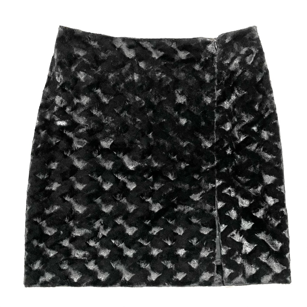 2/$10 🛍 Black Textured Velvet Skirt